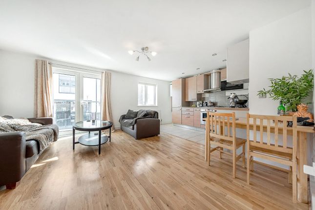 Flat for sale in Stane Grove, London
