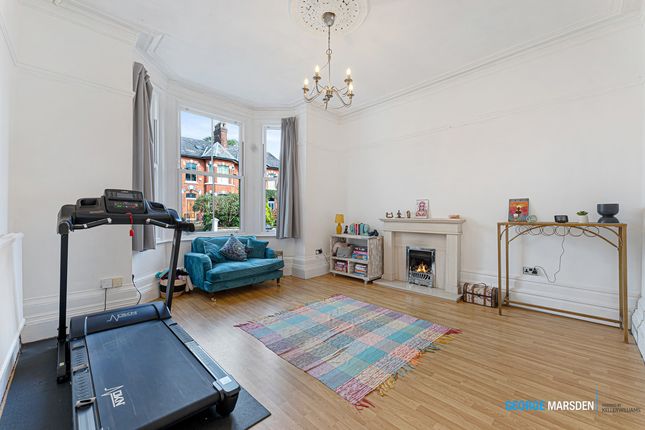 13, Belgrave Crescent, Manchester photo 4