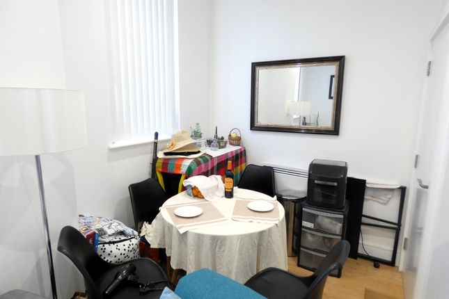 Flat for sale in Douglas Road, Hounslow