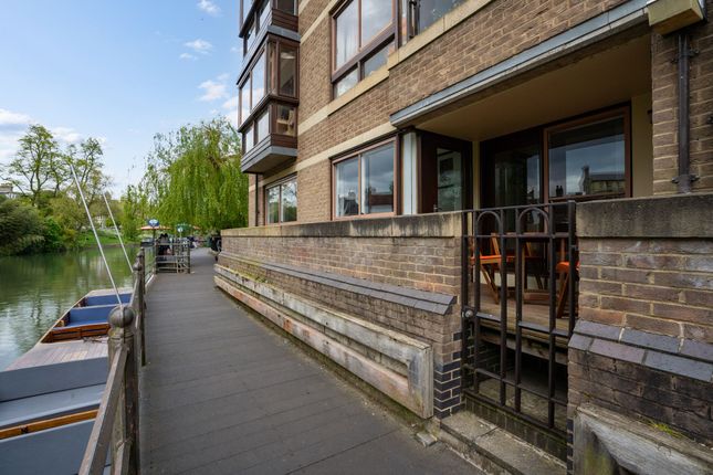 Flat for sale in Thompsons Lane, Cambridge