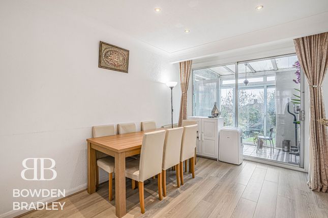 43 Dovedale Avenue, Ilford photo 4
