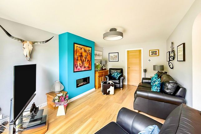 4, Riverbank, Hemel Hempstead photo 2