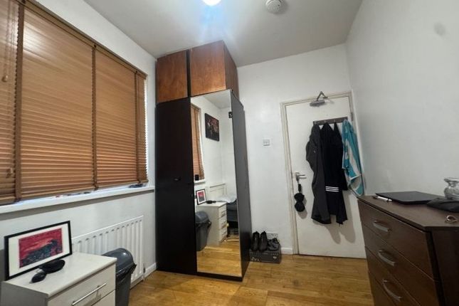 Harrold Road, Becontree, Dagenham RM8 photo 2