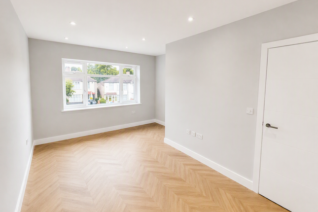 Flat 2, London photo 3