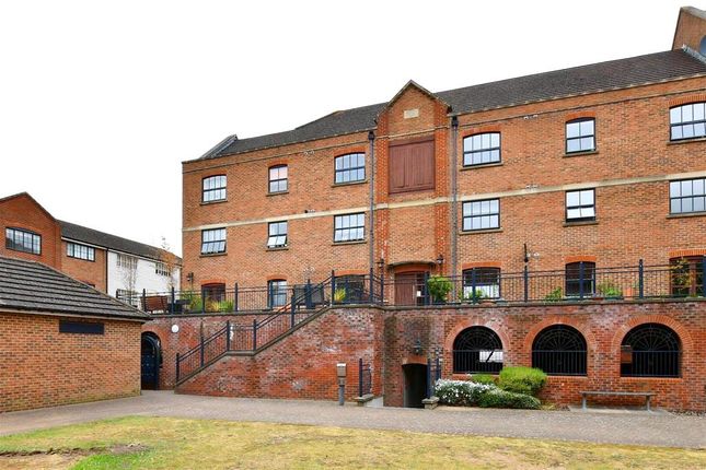 2 bed flat for sale in Whitefriars Wharf, Tonbridge, Kent TN9