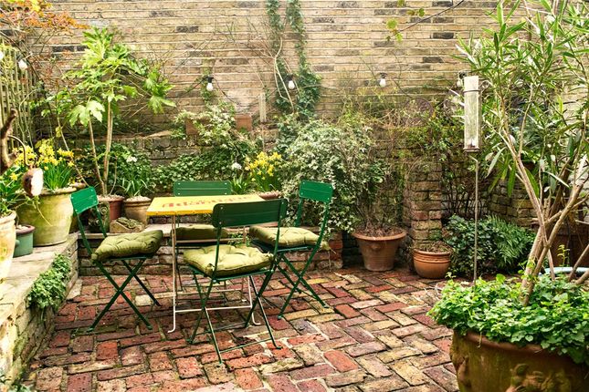 End terrace house for sale in Althorp Road, London