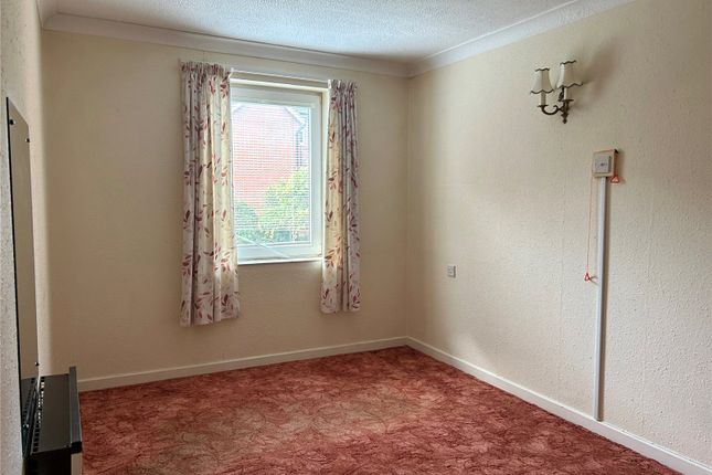 Flat 56, Homecroft House,, Sylvan Way, West Sussex photo 4