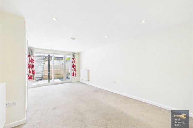 Flat 2, 14, Cornmarket Street, Devon photo 2