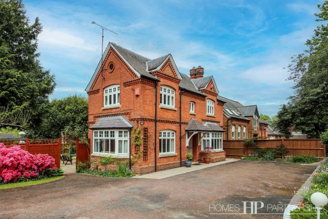 Thumbnail Link-detached house for sale in Balcombe Road, Crawley
