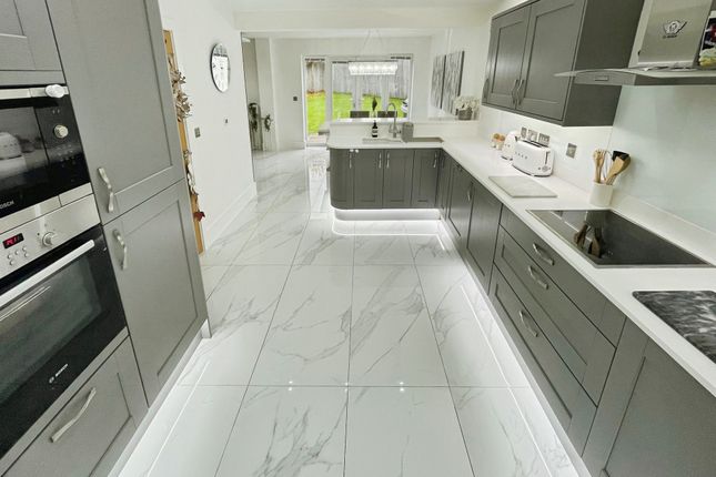 4 Leckwith Drive, Bridgend photo 3