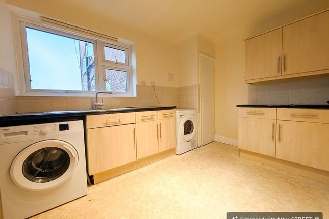 Flat 4, Bassett Court Bassett Avenue, Southampton photo 2