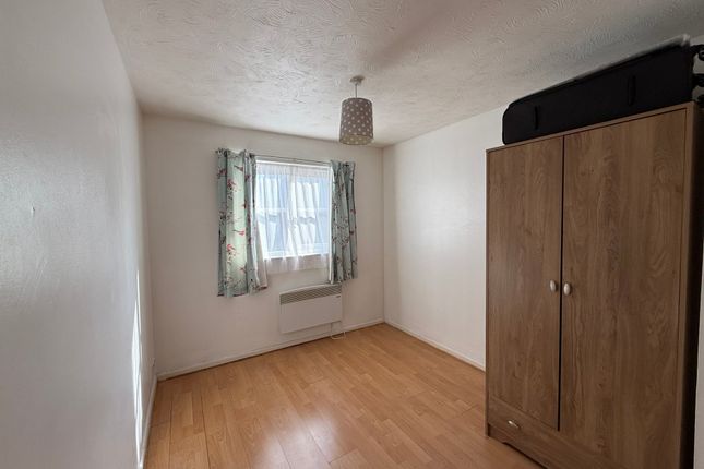 102, Conifer Way, Wembley photo 2