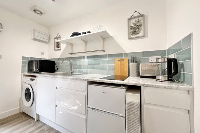 (Rear Studio) 72, Lakenheath, Oakwood photo 2