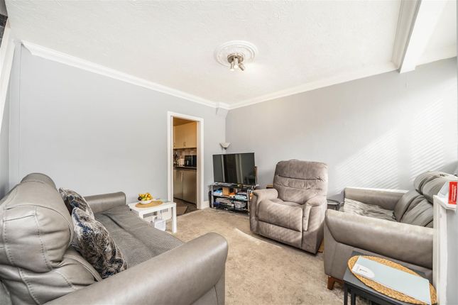 9, Hilliards Road, Uxbridge photo 4