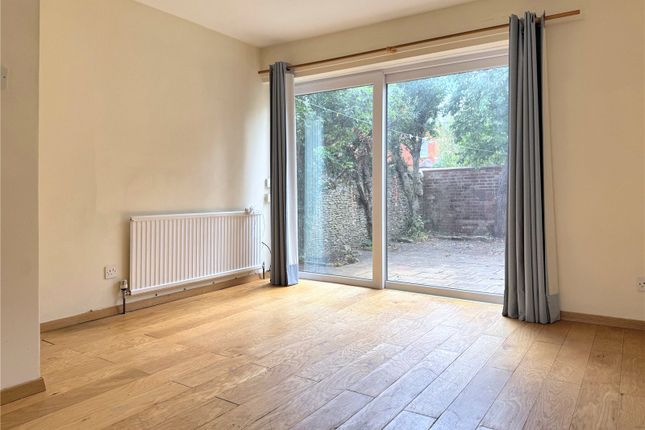 48, Martin Close, Gloucestershire photo 3
