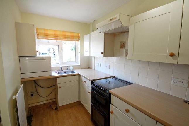1, Snapdragon Close, Locks Heath, Southampton photo 4