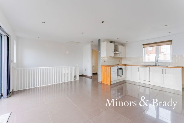2 Youngman Villas, Lowestoft photo 2