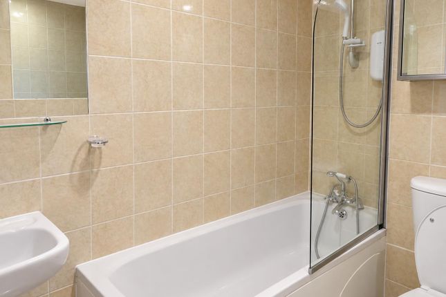 20, Linwood Crescent, Middlesex photo 3