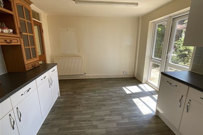Kensington Road Broadfield, Crawley photo 4