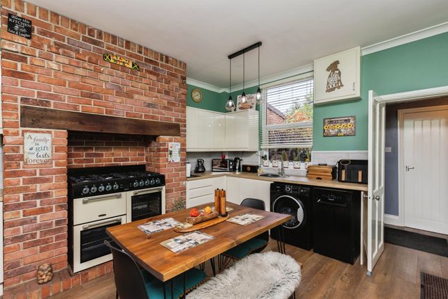 2, Greenside, Wakefield photo 4