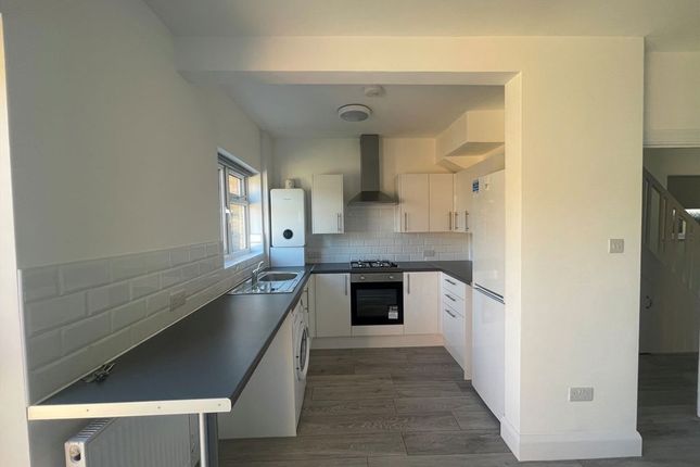 22, Highfield Avenue, Greenford photo 3