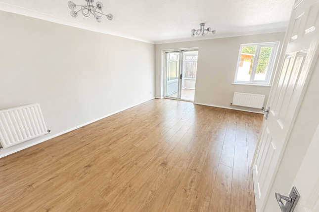 8, Caburn Close, Eastbourne photo 3