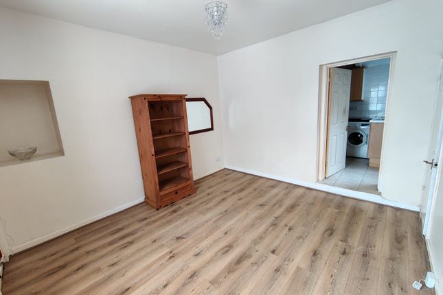 377, Neath Road, Swansea photo 3