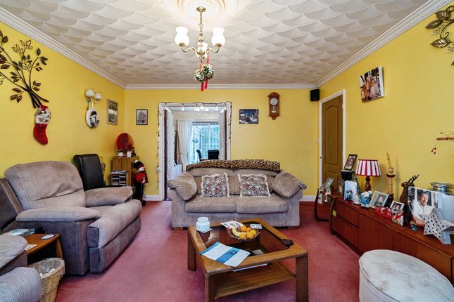 42, Elm Avenue, Great Yarmouth photo 3