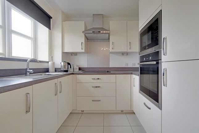 12 Langton House, 126 Westhall Road, Warlingham photo 2