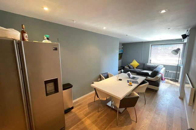 Flat to rent in Castlegate Apartments, 2 Chester Road, Manchester