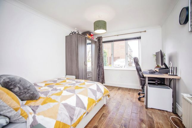 Flat for sale in Valley View Road, Rochester, Kent