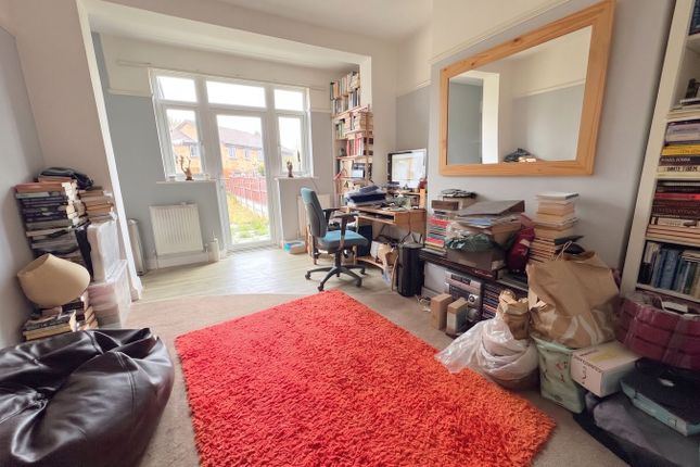 25, St Leonards Gardens, Ilford photo 5