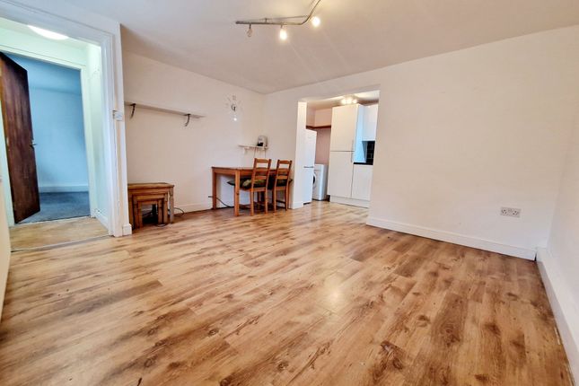 Thumbnail Flat to rent in Bury New Road, Prestwich