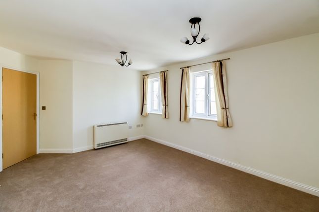 Flat for sale in Madley Brook Lane, Witney