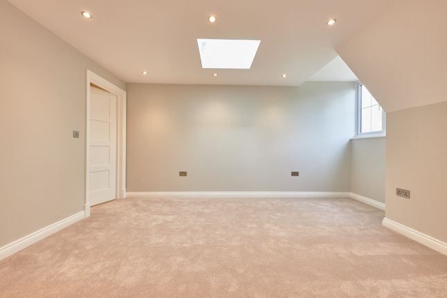 Flat for sale in 126, Holders Hill Road, London