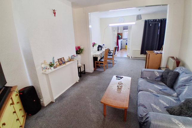 6, Winchester Road, Harlington, Hayes photo 2
