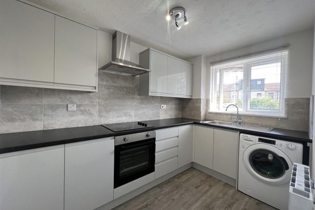 Thumbnail Flat to rent in Luther King Close, London