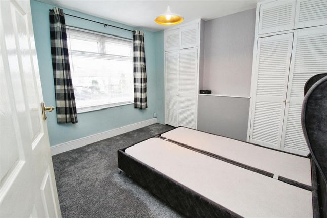 Town house for sale in Moore Avenue, Bradford