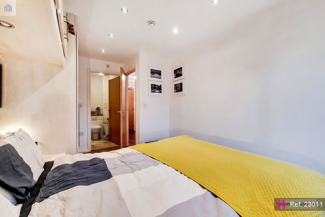 Flat 24 Butterfield House, Berber Parade, London photo 4