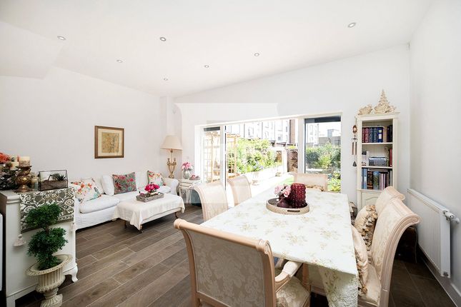 2, Delta Mews, London photo 4