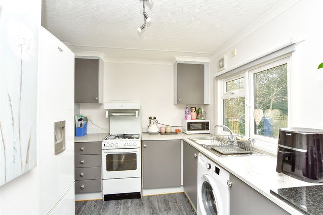 2-bed caravan on Dengrove Park, Shalloak Road, Canterbury, £110,000