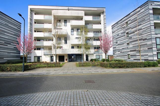 Flat for sale in Williams Way, Wembley, Middlesex