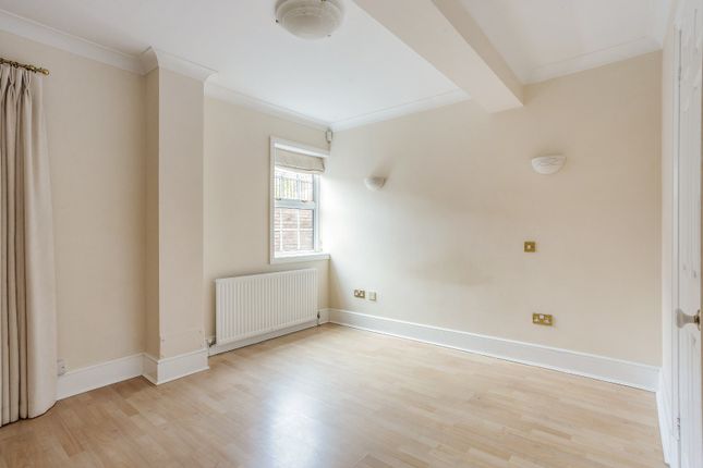 Terraced house to rent in London Road, Sunninghill, Ascot, Berkshire