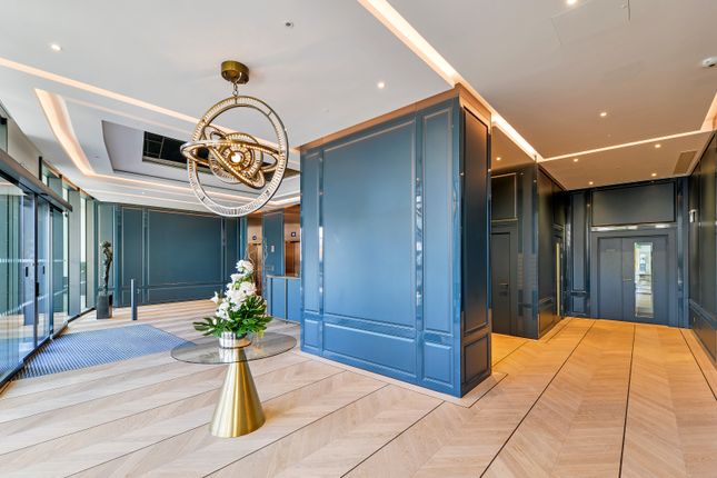 Flat for sale in Harbour Avenue, London