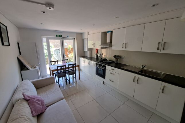 40, Brabazon Street, Poplar photo 4