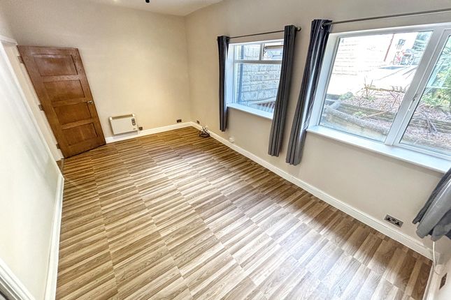 19 Woodleigh Hall Mews, Leeds photo 2