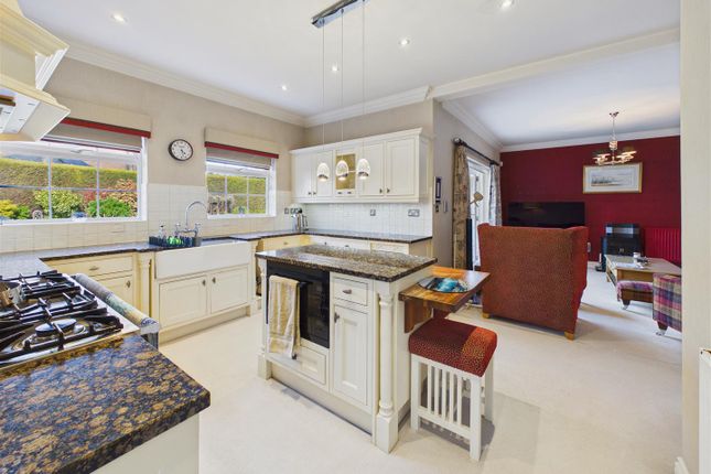 3, Tranby Lodge Gardens, Hessle photo 2