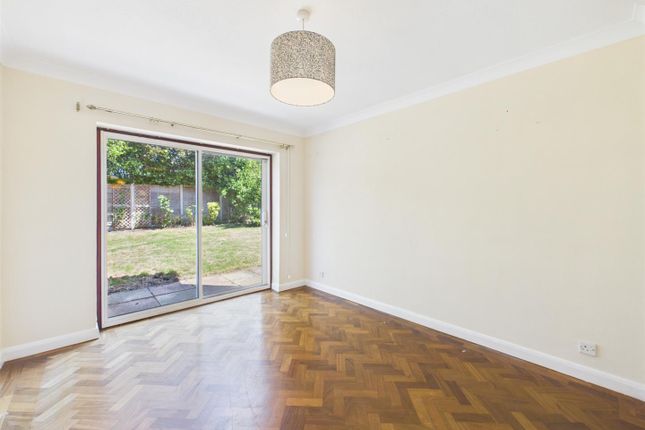 57, Seaford Close, Ruislip photo 4