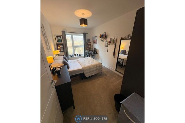 Flat, Well Court Adit Road, Erith photo 3