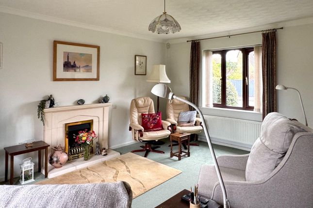 9, Shearwater Close, Penarth photo 2